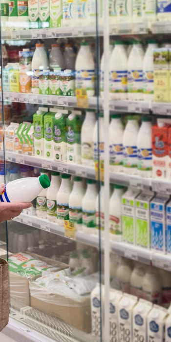 Покупательница в магазине