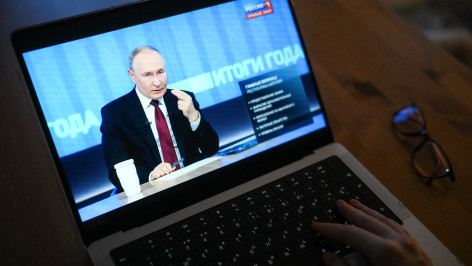 Экран с цитатой президента РФ Владимира Путина