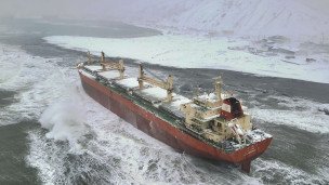 грузовое судно, севшее на мель в Невельском районе