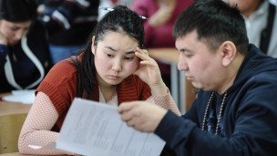 Мигранты во время экзамена