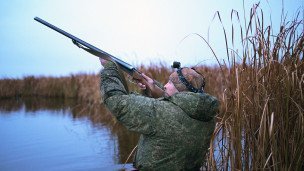 Охотники во время осенней охоты