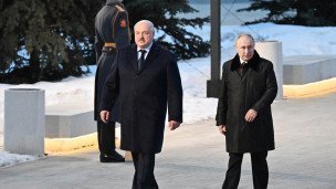 Президент РФ Владимир Путин и президент Белоруссии Александр Лукашенко на церемонии открытия мемориала