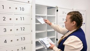 Сотрудница отделения Почты России
