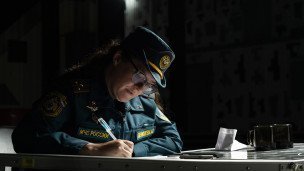 Сотрудница МЧС РФ в пункте 