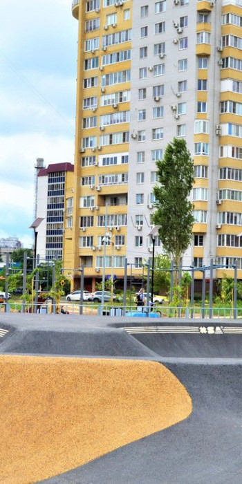 Благоустроенный двор