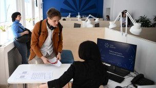 Студент на ярмарке трудоустройства