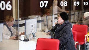 Сотрудники Многофункционального центра ведут прием населения