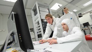 Студенты в учебно-инженерном центре
