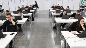 Yсhastniki-vo-vremya-professional'noy-raboty-za-komp'yuterami