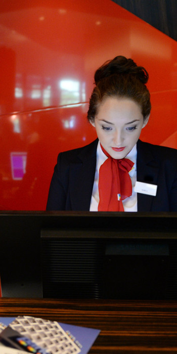 Сотрудница отеля 