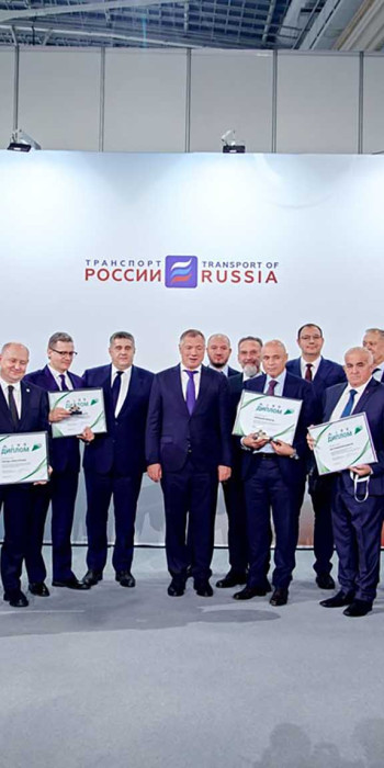 Марат Хуснуллин вручает награды