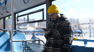 пассажир в автобусе