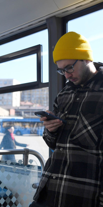 пассажир в автобусе