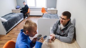 Студенты в общежитие