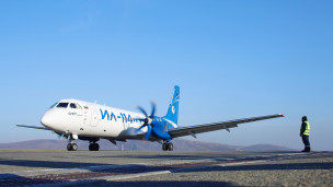 Самолет Ил-114-300 на взлетной полосе 