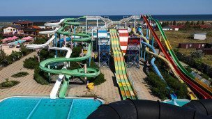  Горки на территории аквапарка