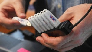 Носители для разделенного ключа расшифрования, который используется в процедуре дистанционного электронного голосования на выборах президента РФ 