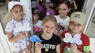 Дети на отдыхе в детском центре 