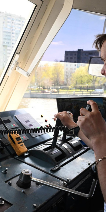 Капитан речного теплохода