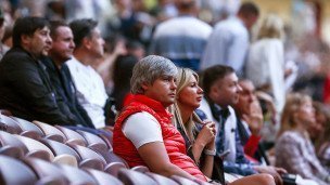 Зрители на стадионе 