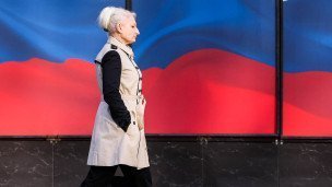 Женщина во время прогулки