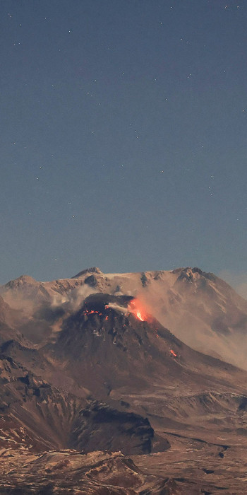 Вулкан Шивелуч за неделю до начала извержения