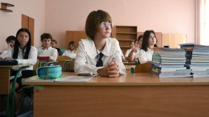Shkоl'niki-na-uroke-s-novymi-uchebnikami