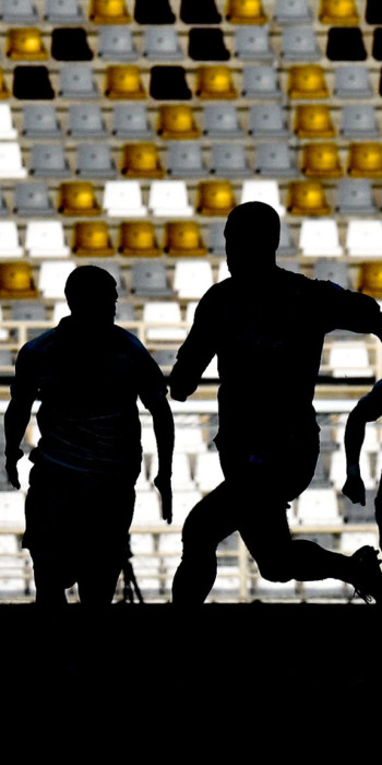 Футболисты на поле 