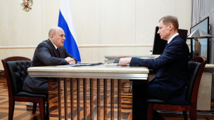 Михаил Мишустин и Роман Артюхин во время встречи