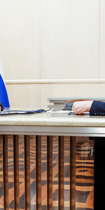 Михаил Мишустин и Роман Артюхин во время встречи