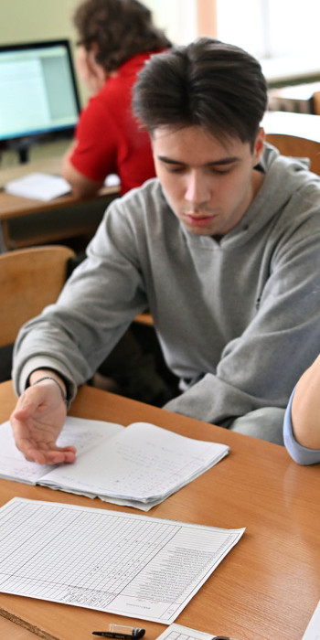 Студенты на практических занятиях