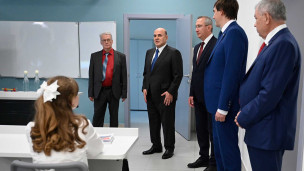 Председатель правительства РФ Михаил Мишустин посещает среднюю общеобразовательную школу в Калужской области