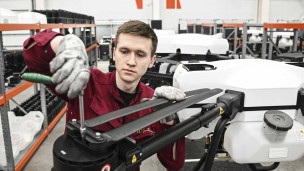 сборка гражданских дронов на производстве