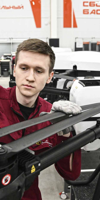 сборка гражданских дронов на производстве