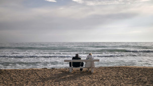 Люди на пляже 