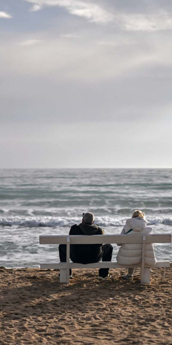 Люди на пляже 