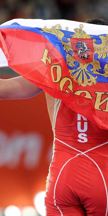 Спортсмен с российским флагом