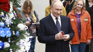Владимир Путин принимает участие во всероссийской благотворительной акции "Елка желаний"
