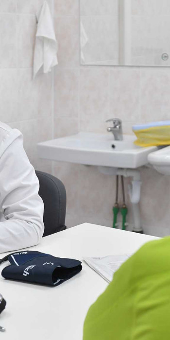 Мужчина на приеме у врача