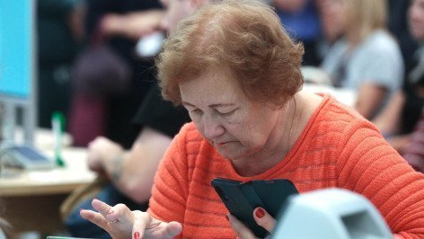 Посетительница в отделении банка 