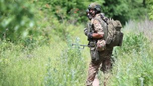 Военослужащие в лесу