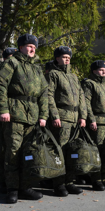 Призывники на сборном пункте комиссариата