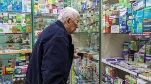 Посетитель в аптеке