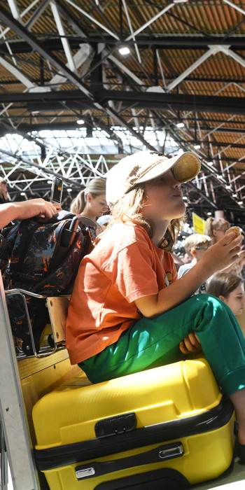 дети в аэропорту