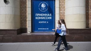 studenti-okolo-proemnoi-komissii
