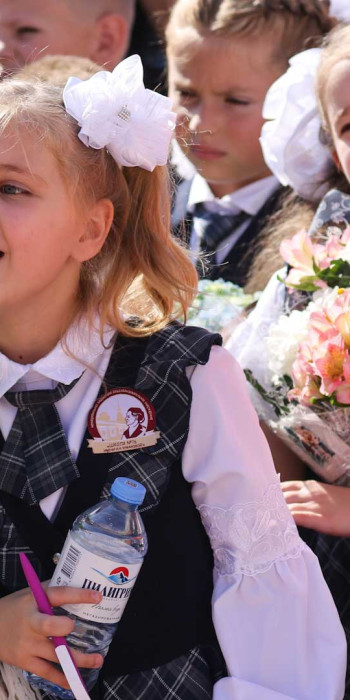 Первоклассники на линейке