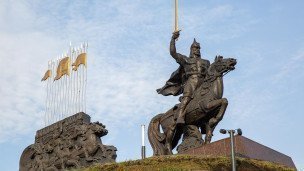 Восстановленный памятник князю Игорю