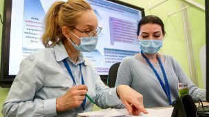Сотрудницы кол-центра медицинской помощи 