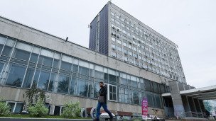 Солнечные батареи на фасаде здания Уральского федерального университета