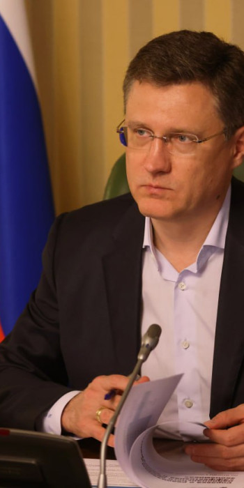 Александр Новак во время совещания